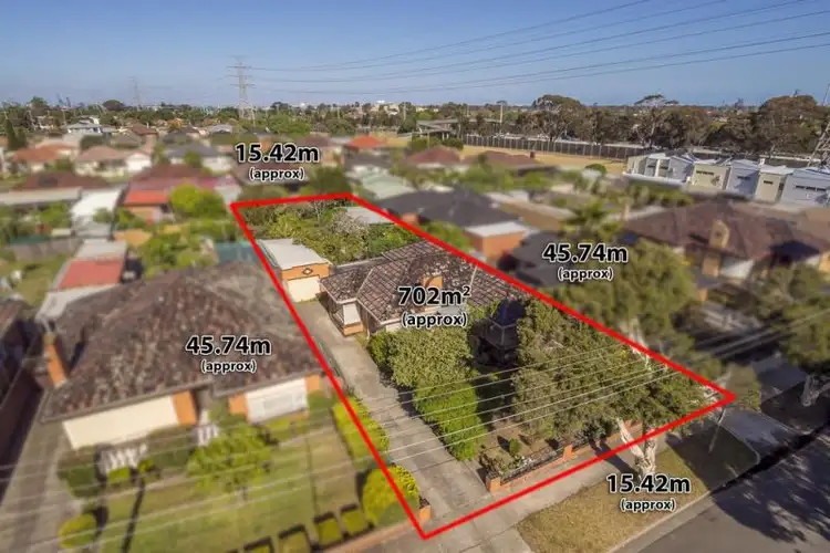 8 Lynch Road, Brooklyn VIC 3012