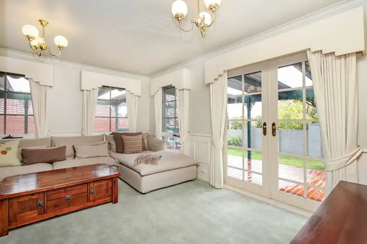 12 Beresford Crescent, Gladstone Park VIC 3043