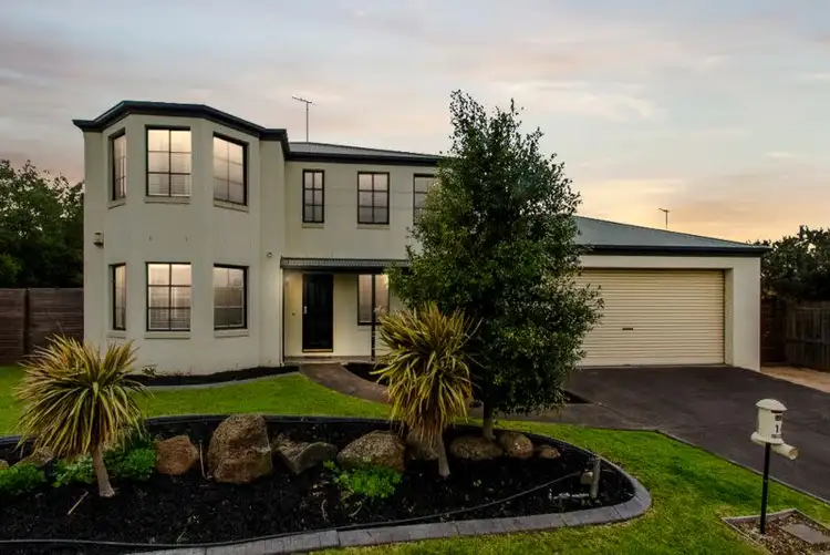 14 Oakwood Crescent, Waurn Ponds VIC 3216
