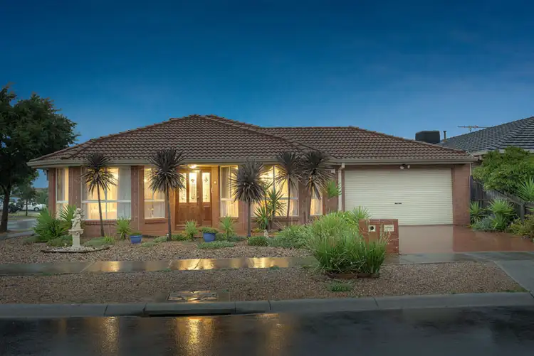 1 Southbank Walk, Taylors Hill VIC 3037