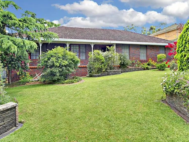 8 Karen Avenue, Picnic Point NSW 2213