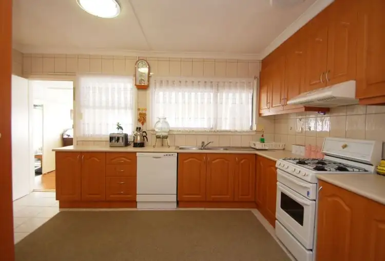 Fifth view of Homely house listing, 45 Rosedale Crescent, Dallas VIC 3047