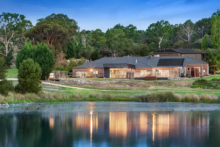 2 The Lough Court, Narre Warren North VIC 3804