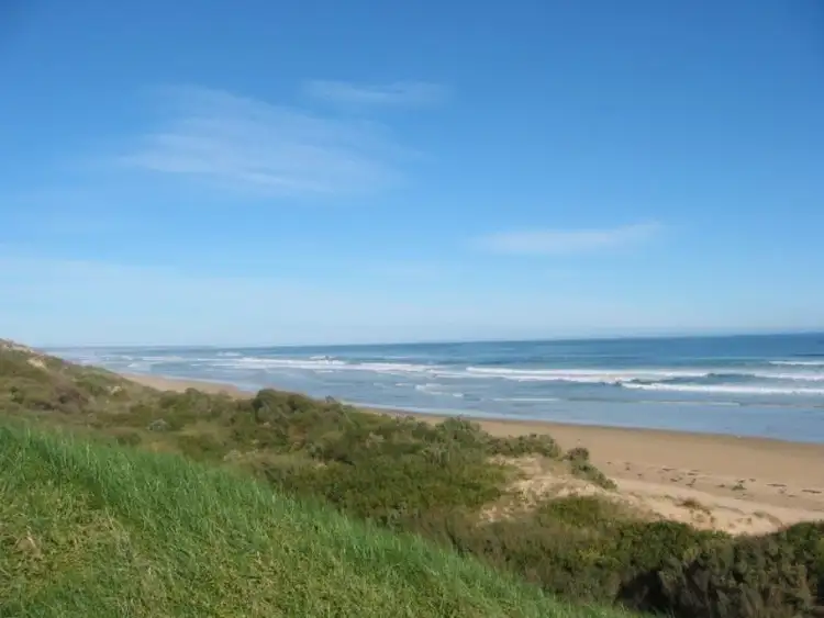 10 CONSTANCE CRESCENT, Venus Bay VIC 3956