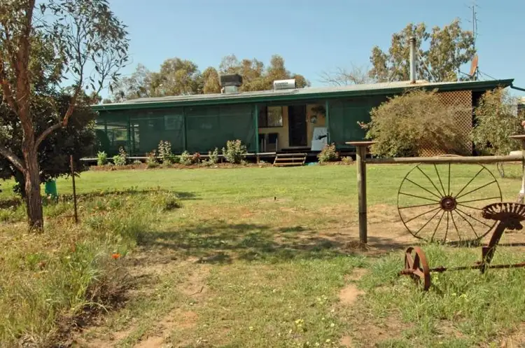 61 LANGSFORD, Beverley WA 6304
