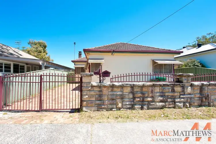 21 Picnic Parade, Ettalong Beach NSW 2257