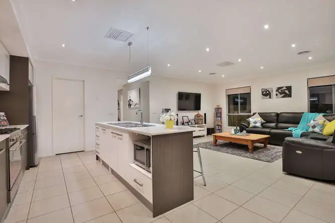 Sixth view of Homely house listing, 4 Spitfire Court, Mildura VIC 3500