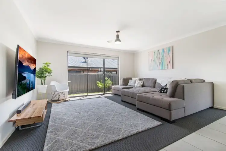 Second view of Homely house listing, 6 Peninsula Drive, Eaglehawk VIC 3556