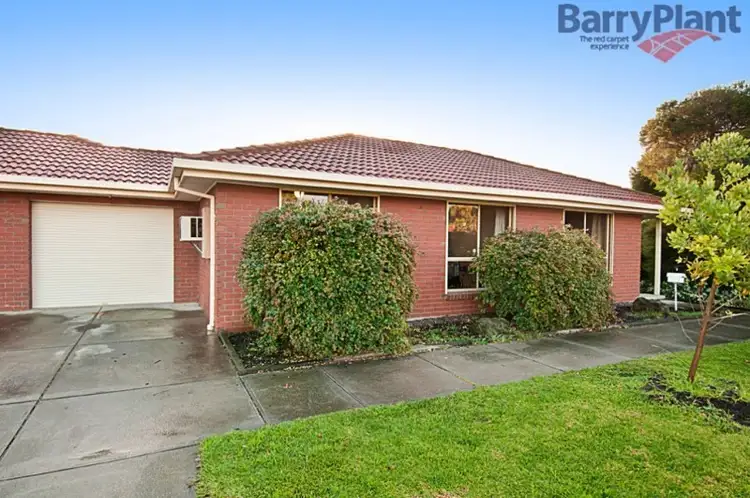 1/2 Balaclava Avenue, Altona Meadows VIC 3028