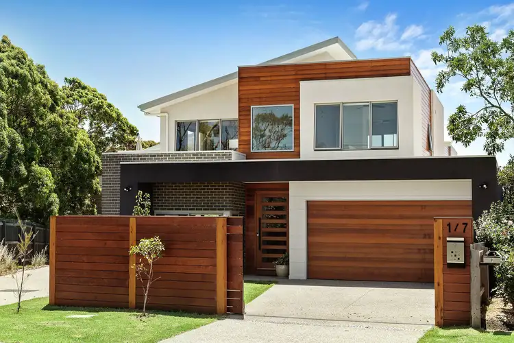 1/7 Sunningdale Avenue, Mornington VIC 3931