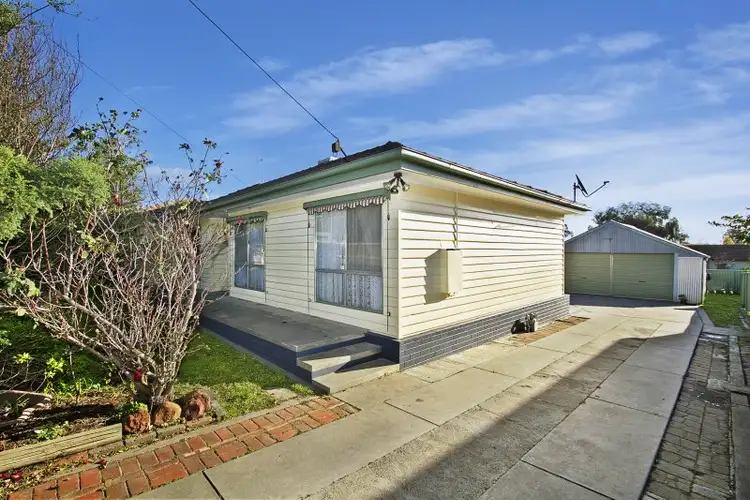 60 Adam Street, Quarry Hill VIC 3550