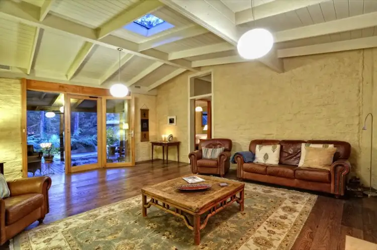 15 Deery Road, Emerald VIC 3782