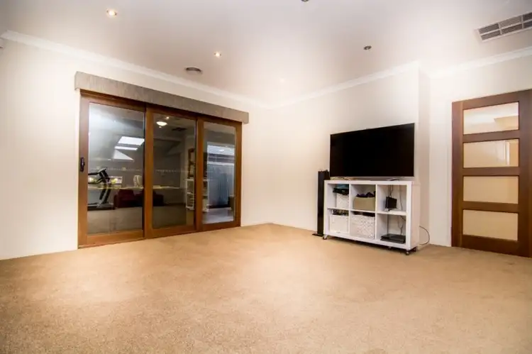 Sixth view of Homely house listing, 2 Mosaic Drive, Lalor VIC 3075
