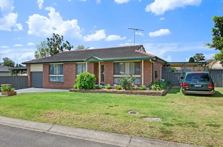 18 Lyrebird Crescent, St Clair NSW 2759