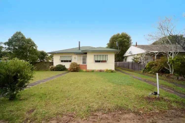 2 Leatham Avenue, Nowra NSW 2541