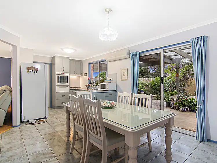 Sixth view of Homely house listing, 4 Carmarthen Close, Werribee VIC 3030