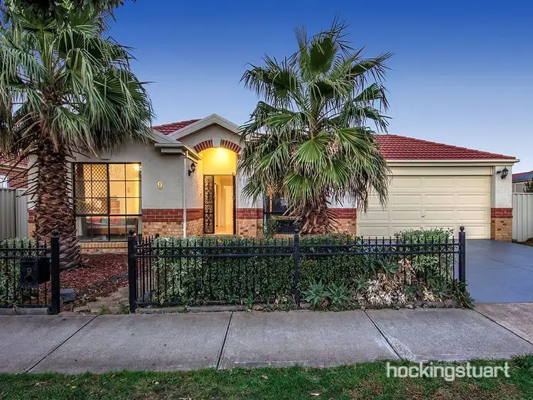 9 Wyperfeld Circuit, Caroline Springs VIC 3023