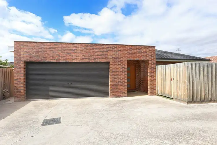 2/13 Hall Street, Sunshine West VIC 3020