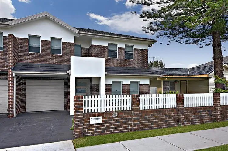 2/180 Lambeth Street, Picnic Point NSW 2213