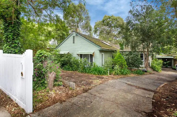 6 Lake Road, Blackburn VIC 3130