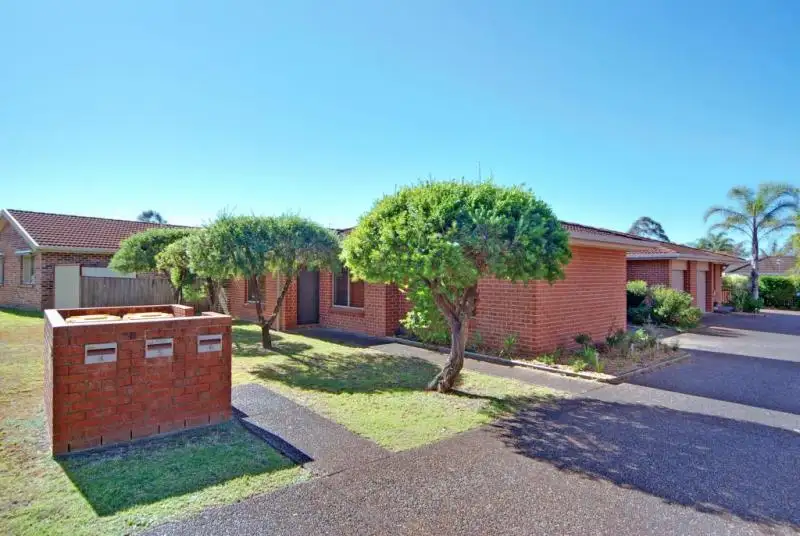 Main view of Homely unit listing, 4/4 Brodie Close, Bomaderry NSW 2541