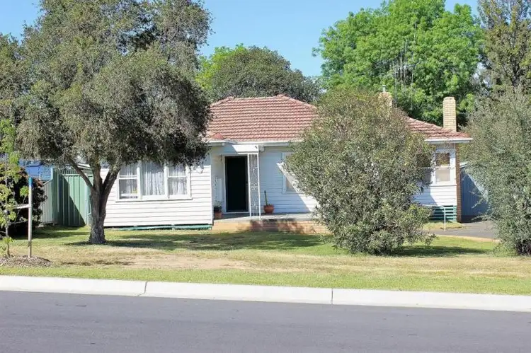 10 Lansell Street, Kangaroo Flat VIC 3555