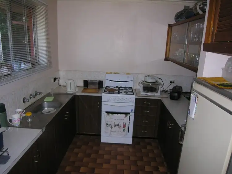 Second view of Homely house listing, 2/5 Nicholson Street, Sale VIC 3850