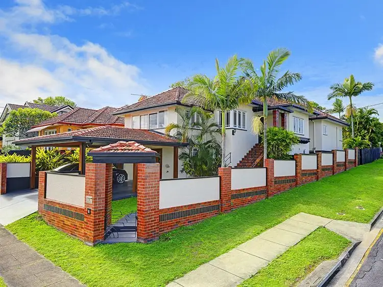 19 Pinecroft Street, Camp Hill QLD 4152