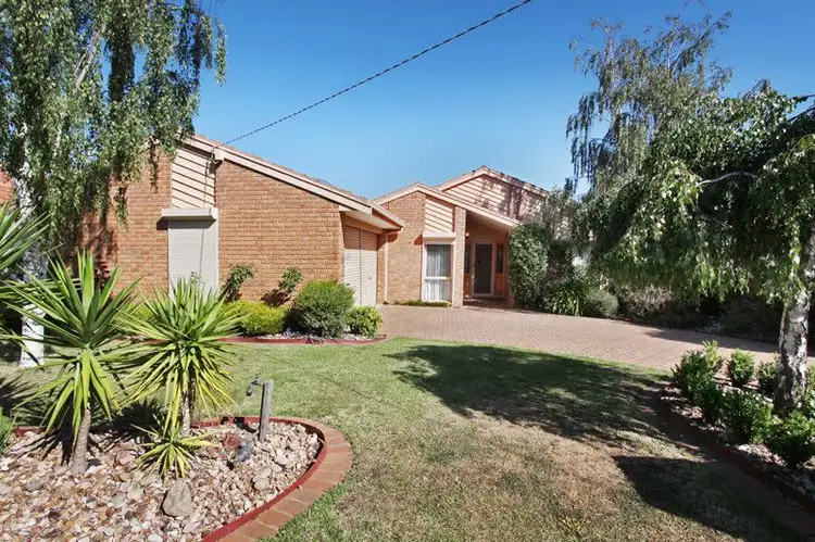 18 Arncliffe Boulevard, Greenvale VIC 3059