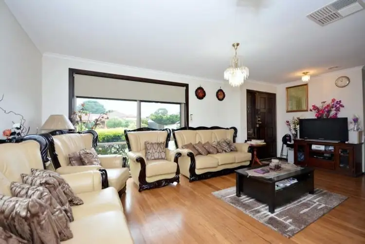 Fourth view of Homely house listing, 5 Cranleigh Place, Craigieburn VIC 3064