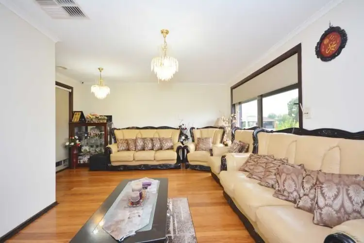 Seventh view of Homely house listing, 5 Cranleigh Place, Craigieburn VIC 3064