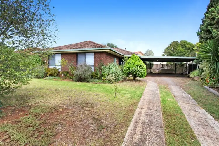 11 Chelmsford Way, Melton West VIC 3337
