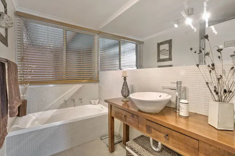 Sixth view of Homely house listing, 8 Birralee Square, Keilor Downs VIC 3038