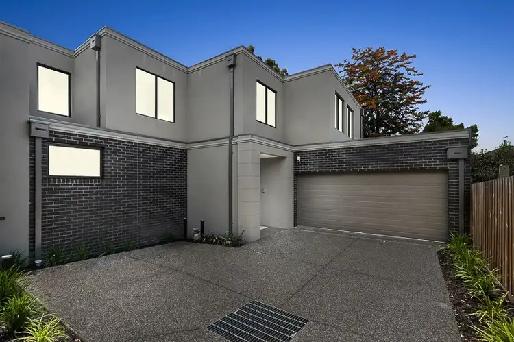 Main view of Homely townhouse listing, 2/90 Yerrin Street, Balwyn VIC 3103