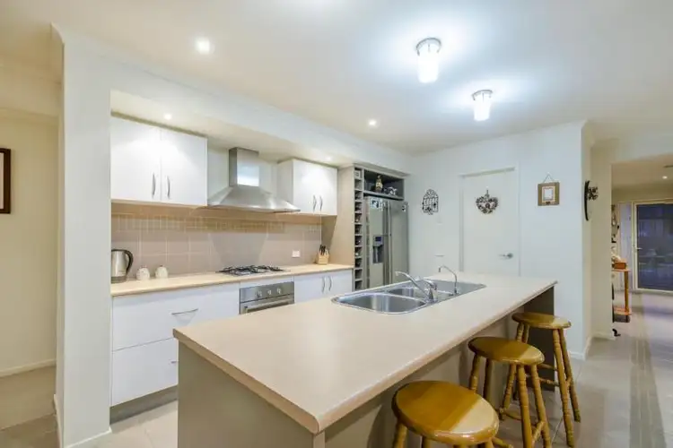 Second view of Homely house listing, 7 Pringreen Court, Tarneit VIC 3029