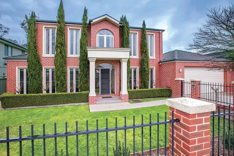 3 St Chester Avenue, Lake Gardens VIC 3355