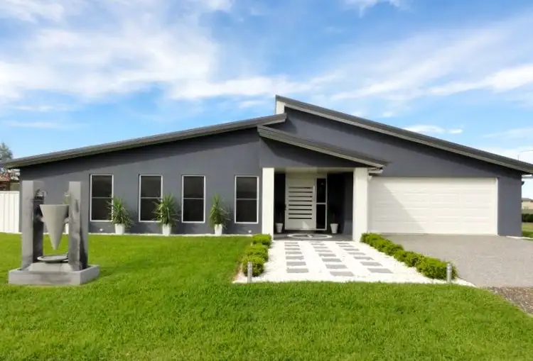 4 Solitaire Court, Dalby QLD 4405