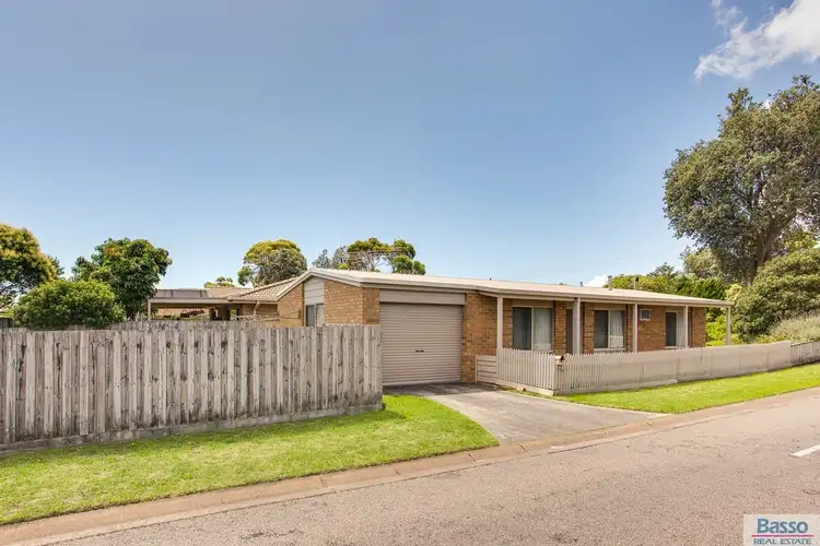 176 Sixth Avenue, Rosebud VIC 3939