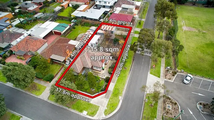 11 Houston Court, Brooklyn VIC 3012