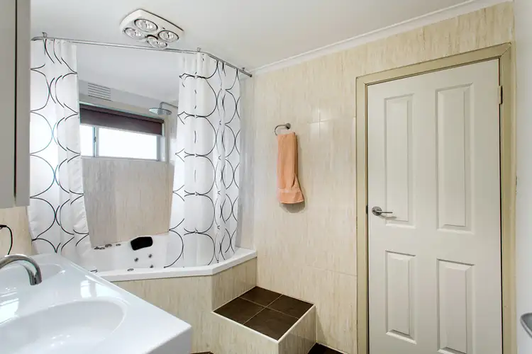 Fourth view of Homely house listing, 7 Turfan Close, Keilor Downs VIC 3038