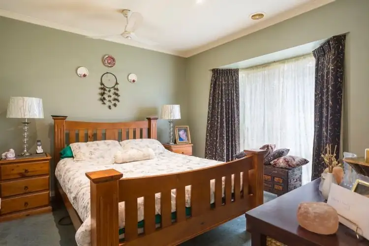 Fifth view of Homely house listing, 19 Ennor Place, Kangaroo Flat VIC 3555