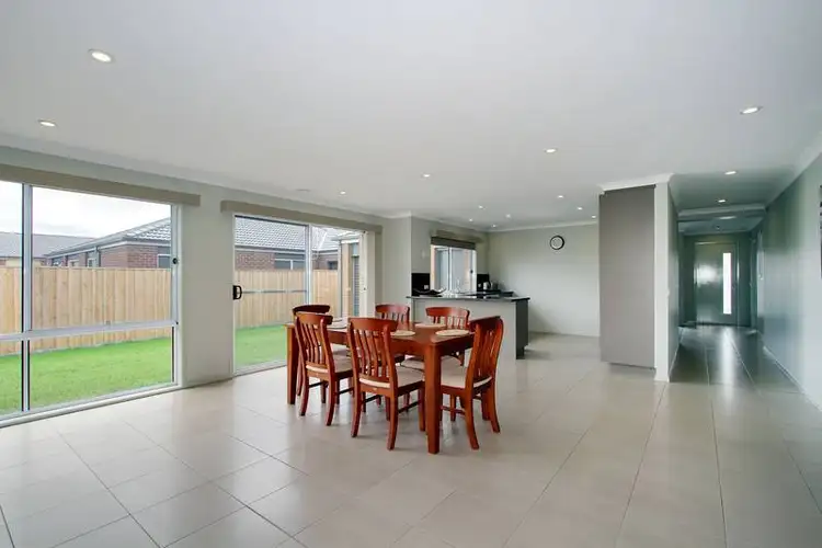 Second view of Homely house listing, 86 Hammersmith Circuit, Traralgon VIC 3844