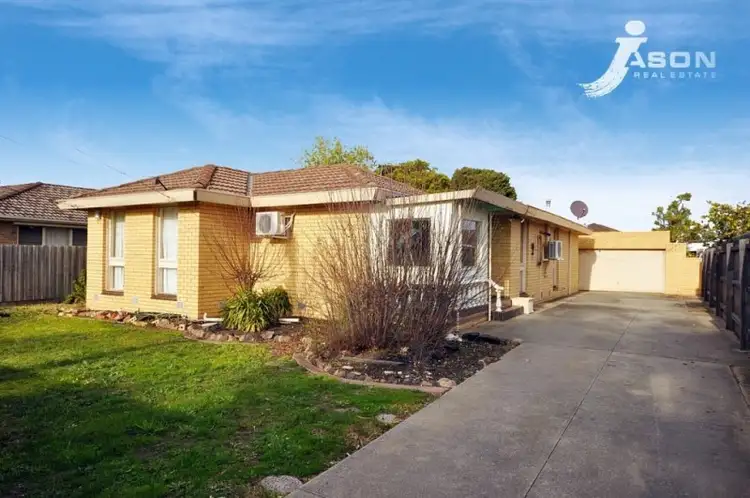 24 Gaynor Crescent, Gladstone Park VIC 3043
