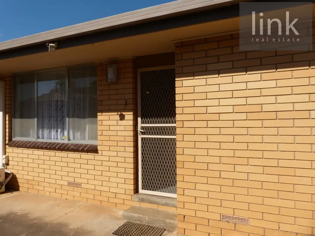 Main view of Homely unit listing, 1/452 Kotthoff St, Lavington NSW 2641