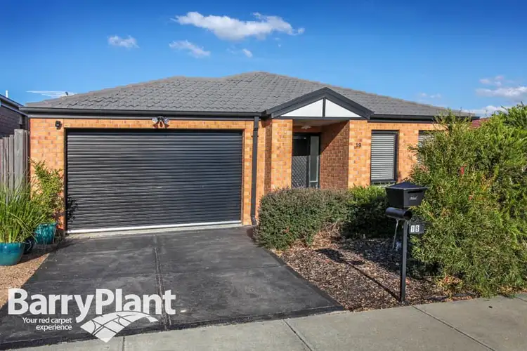 19 Fingleton Crescent, Sunbury VIC 3429