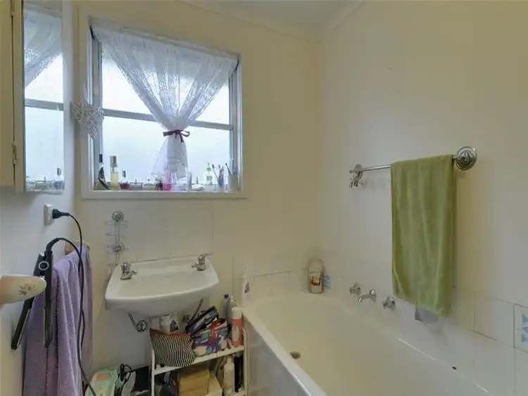 Sixth view of Homely house listing, 2 Welch Court, Traralgon VIC 3844