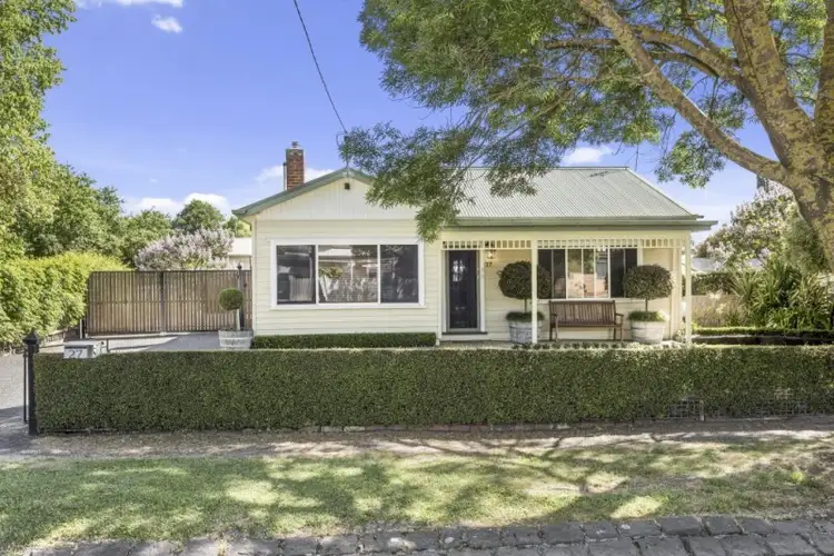 27 Yaldwyn Street East, Kyneton VIC 3444