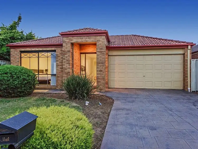 6 Innes Place, Caroline Springs VIC 3023