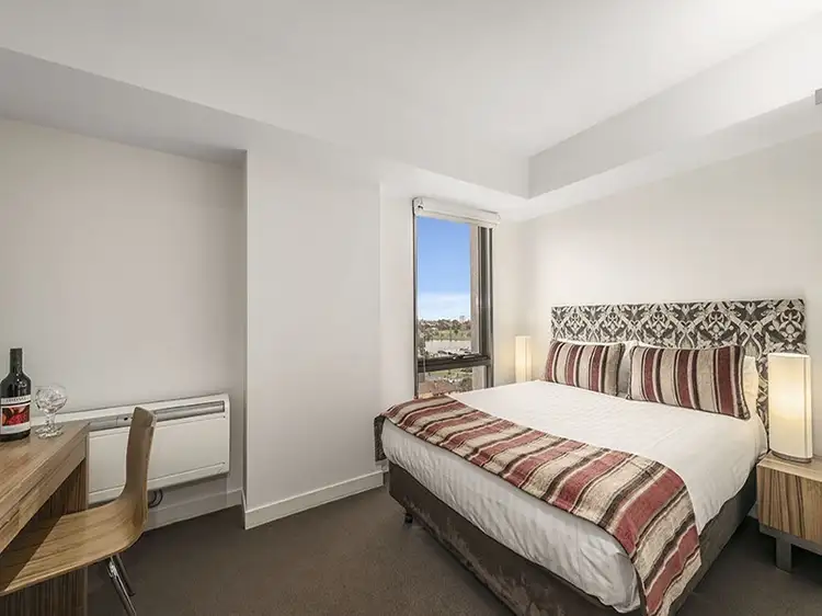 Fifth view of Homely house listing, 1033/572 St Kilda Road, Melbourne VIC 3000