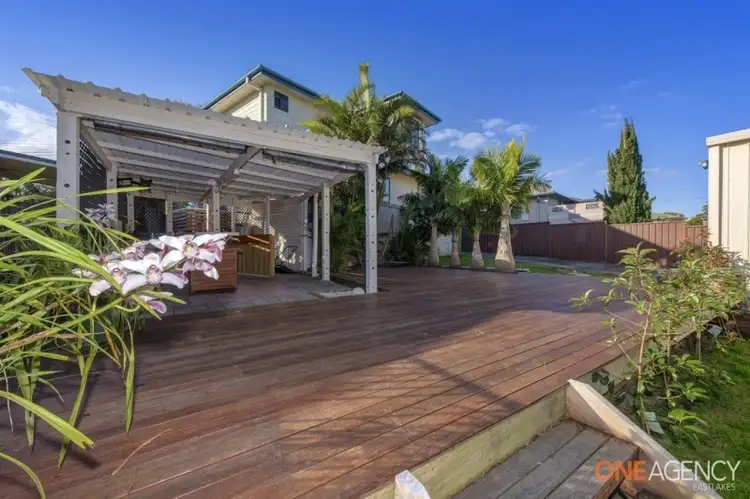 8 Jan Close, Caves Beach NSW 2281